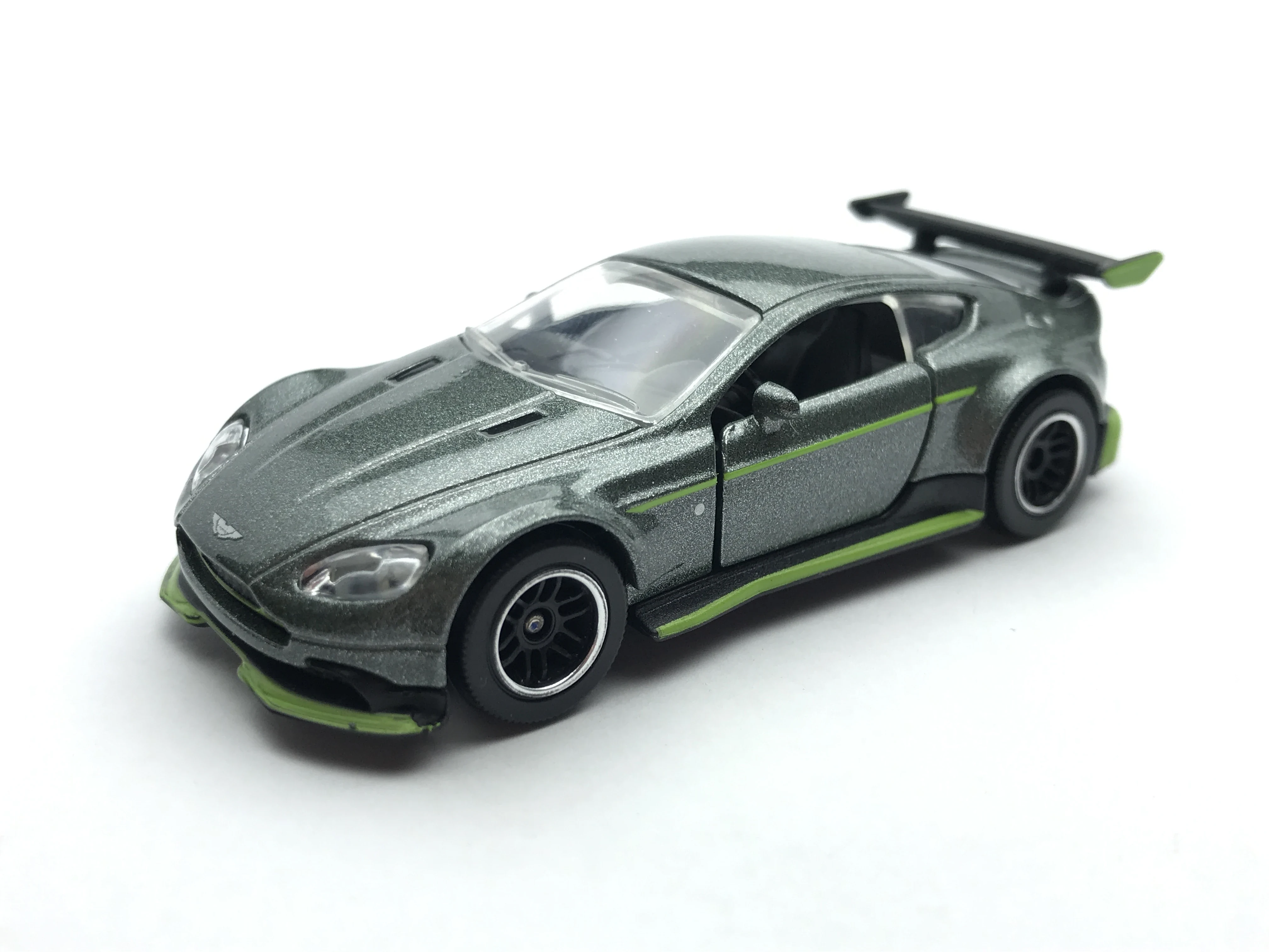 Aston Martin Vantage GT8