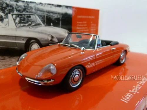 Alfa Romeo 1600 Spider duet, red, 1966