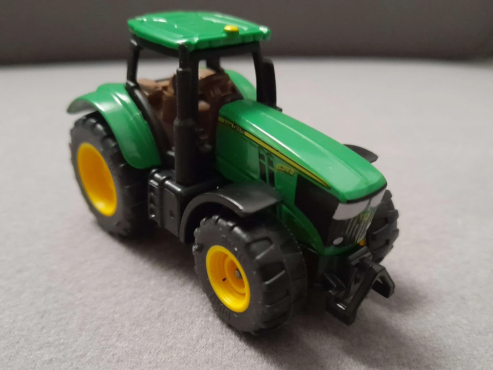 John Deere 6215R