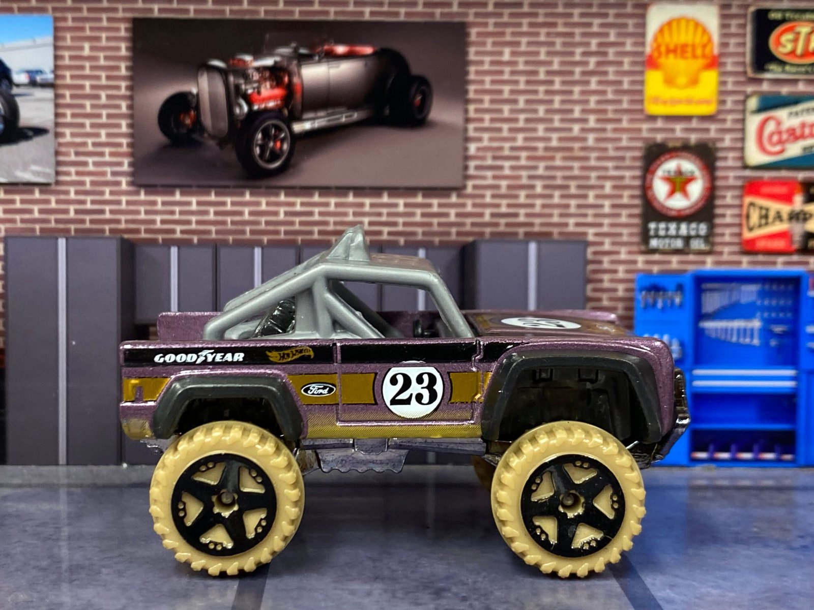 Loose Hot Wheels - Ford Bronco 4×4 - Purple, Black and Gold