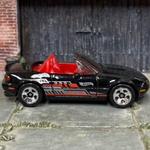 Loose Hot Wheels 1991 Mazda MX-5 Miata – Black & Red | Classic Roadster Casting