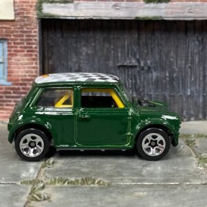 Loose Hot Wheels - Morris Mini - Green Checkerd Flag