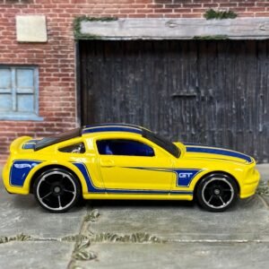 Loose Hot Wheels 2005 Ford Mustang GT – Yellow & Blue | Modern Muscle Car Casting