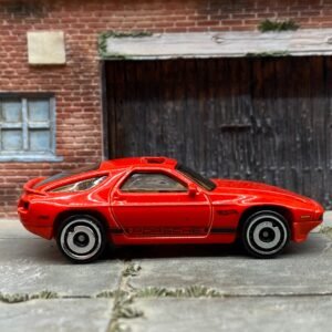 Loose Hot Wheels Porsche 928S – Red | Classic 1980s GT Casting History