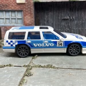 Loose Hot Wheels - Volvo 850 Estate - White and Blue