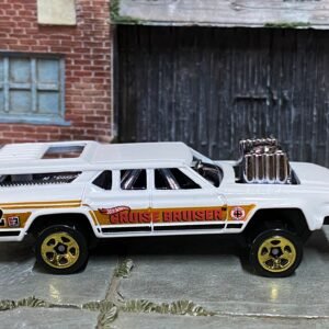 Loose Hot Wheel - Oldsmobile Vista Cruiser "Cruise Bruiser" - White and Gold 22
