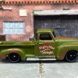 Loose Hot Wheels - 1952 Chevy Pick Up Truck - Green and Brown Mighty Max Garage