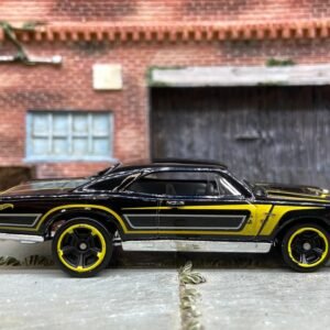 Loose Hot Wheels - 1967 Pontiac GTO - Black and Yellow