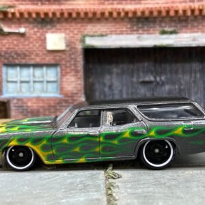 Loose Hot Wheels - 1970 Chevy Chevelle Station Wagon - Silver, Green and Yellow with Flames