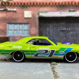 Loose Hot Wheels - 1970 Dodge Challenger - Green and Purple