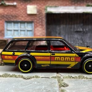 Loose Hot Wheels - 1971 Datsun 510 Wagon - Black, Red and Yellow MOMO
