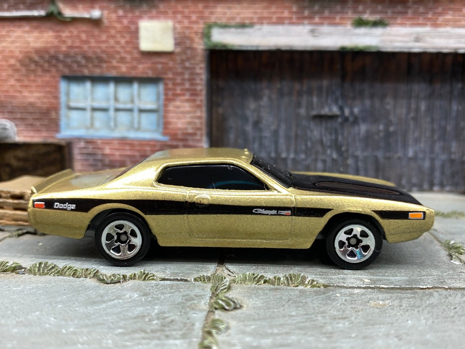 Loose Hot Wheels - 1974 Dodge Charger - Gold and Black