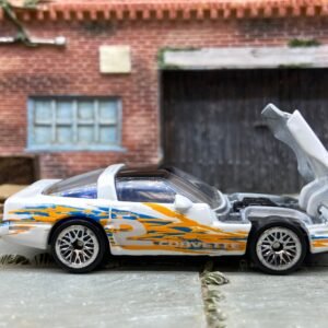 Loose Hot Wheels 1980 Chevy Corvette 80's Corvette Opening Hood Dressed in White and Orange