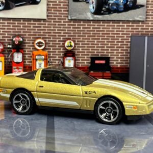 Loose Hot Wheels - 1984 Chevy Corvette - Gold and White
