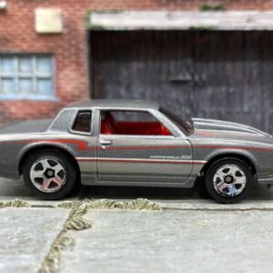 Loose Hot Wheels 1986 Chevy Monte Carlo SS - Gray, Silver and Red