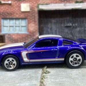 Loose Hot Wheels - 2005 Ford Mustang GT - Blue, White and Red