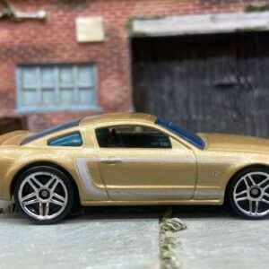 Loose Hot Wheels 2005 Ford Mustang GT Dressed in Gold and White