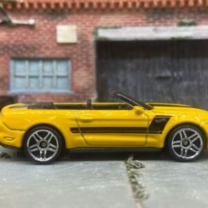 Loose Hot Wheels - 2015 Ford Mustang GT Convertible - Yellow, Black and Red