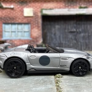 Loose Hot Wheels - 2015 Jaguar F-Type Project 7 - Silver and Black