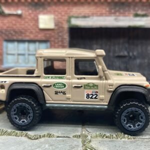 Loose Hot Wheels - 2015 Toyota Land Rover Defender Double Cab - Tan