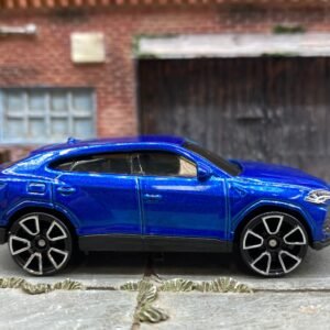 Loose Hot Wheels - 2017 Lamborghini Urus - Blue