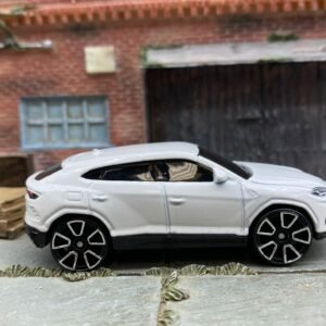 Loose Hot Wheels - 2017 Lamborghini Urus - White