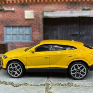 Hot Wheels 2017 Lamborghini Urus - Yellow