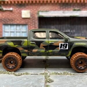 Loose Hot Wheels - 2019 Chevy Silverado Trail Boss LT - Green Camo