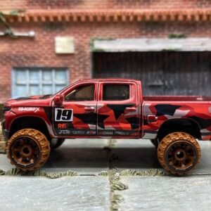 Loose Hot Wheels - 2019 Chevy Silverado Trail Boss LT - Red Camo
