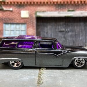 Loose Hot Wheels - 8 Crate Ford Station Wagon - Black and Purple