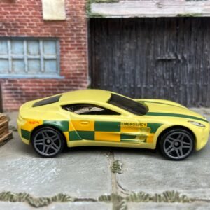 Loose Hot Wheels - Aston Martin One-77 - Satin Yellow and Green