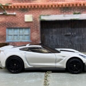 Hot Wheels Chevy Corvette C7 Z06 - White and Black