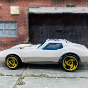 Loose Hot Wheels: Corvette Stingray - Pearl White Eagles Claw