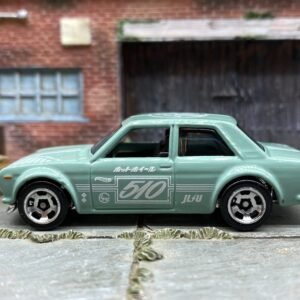 Loose Hot Wheels Datsun Bluebird 510 - Green and White