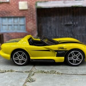 Loose Hot Wheels - Dodge Viper R/T 10 - Yellow and Black