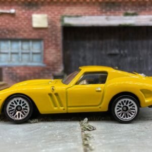 Loose Hot Wheels Ferrari 250 GTO Dressed in Yellow