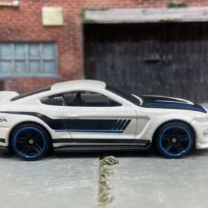 Loose Hot Wheels - Ford Mustang Shelby GT350 - White, Black and Blue