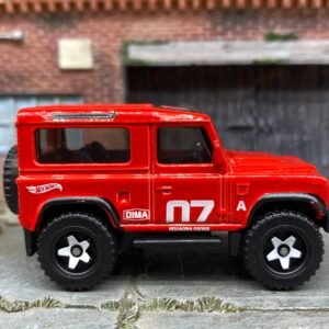 Hot Wheels Land Rover Defender 90 - Red 13-07 Off Road