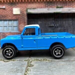 Hot Wheels Land Rover Series III - Blue and Whtie Off Road