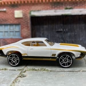 Loose Hot Wheels Olds 442 - White, Black and Gold