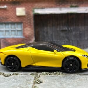 Hot Wheels Pininfarina Battista - Yellow