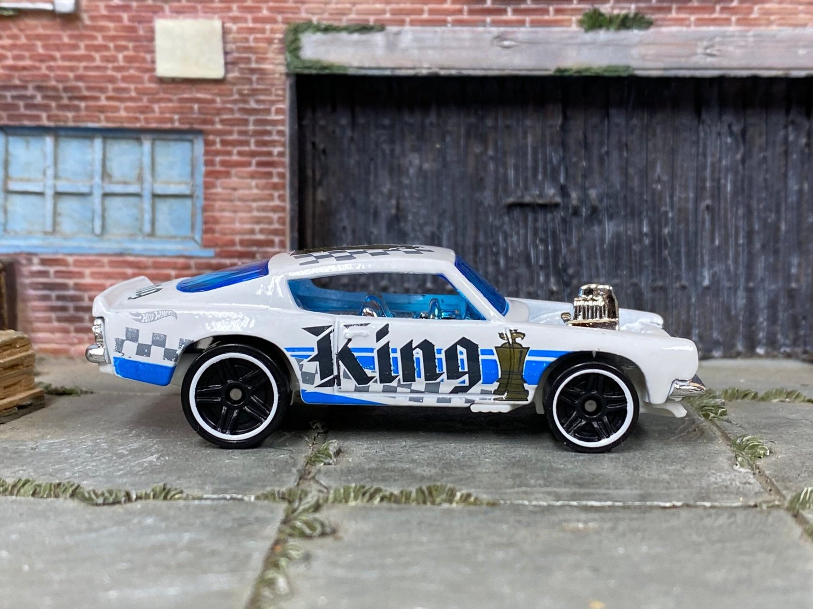 Loose Hot Wheels - Plymouth Barracuda - White Chess King