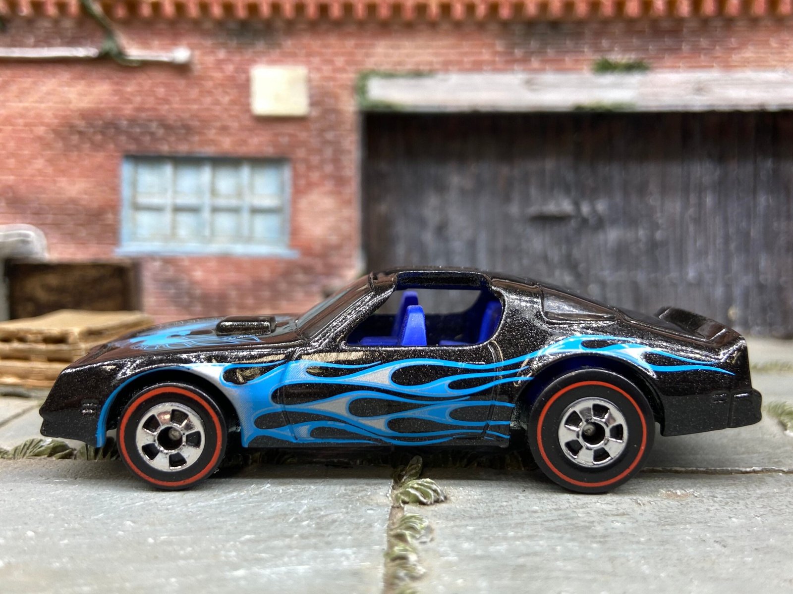 Loose Hot Wheels Pontiac Firebird 30TH ANN Redline Edition in Black and Blue with Flames T-Tops