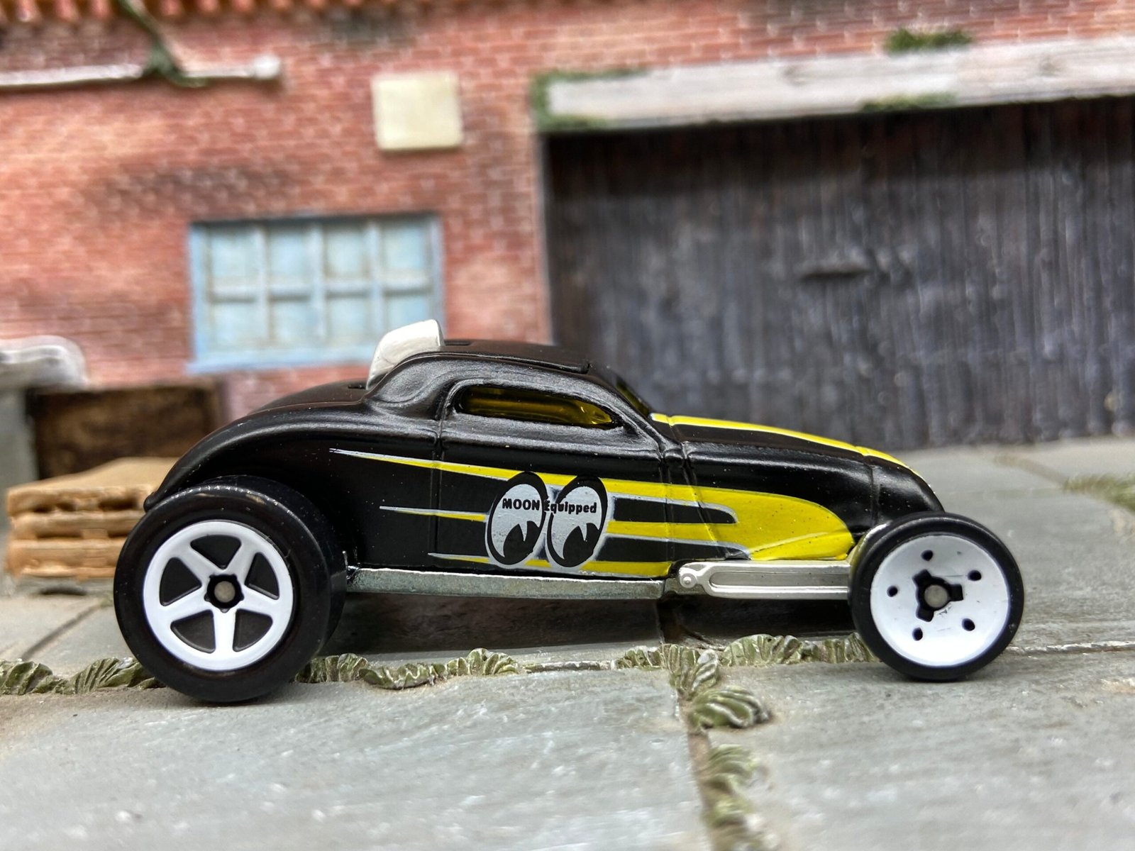 Loose Hot Wheels Soo Fast Deuce Roadster Hot Rod Dressed in Moon Eyes Satin Black and Yellow Livery