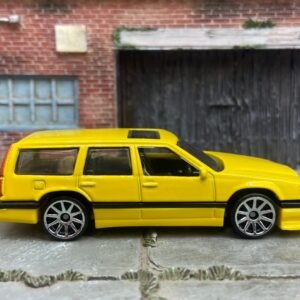 Loose Hot Wheels - Volvo 850 Estate - Yellow