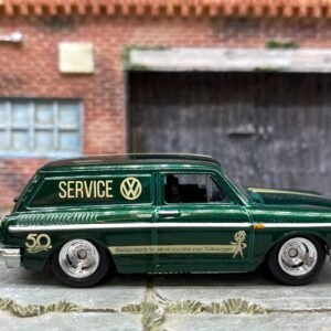 Loose Hot Wheels VW Volkswagen 1969 Squareback Dressed in Green and Tan Real Riders