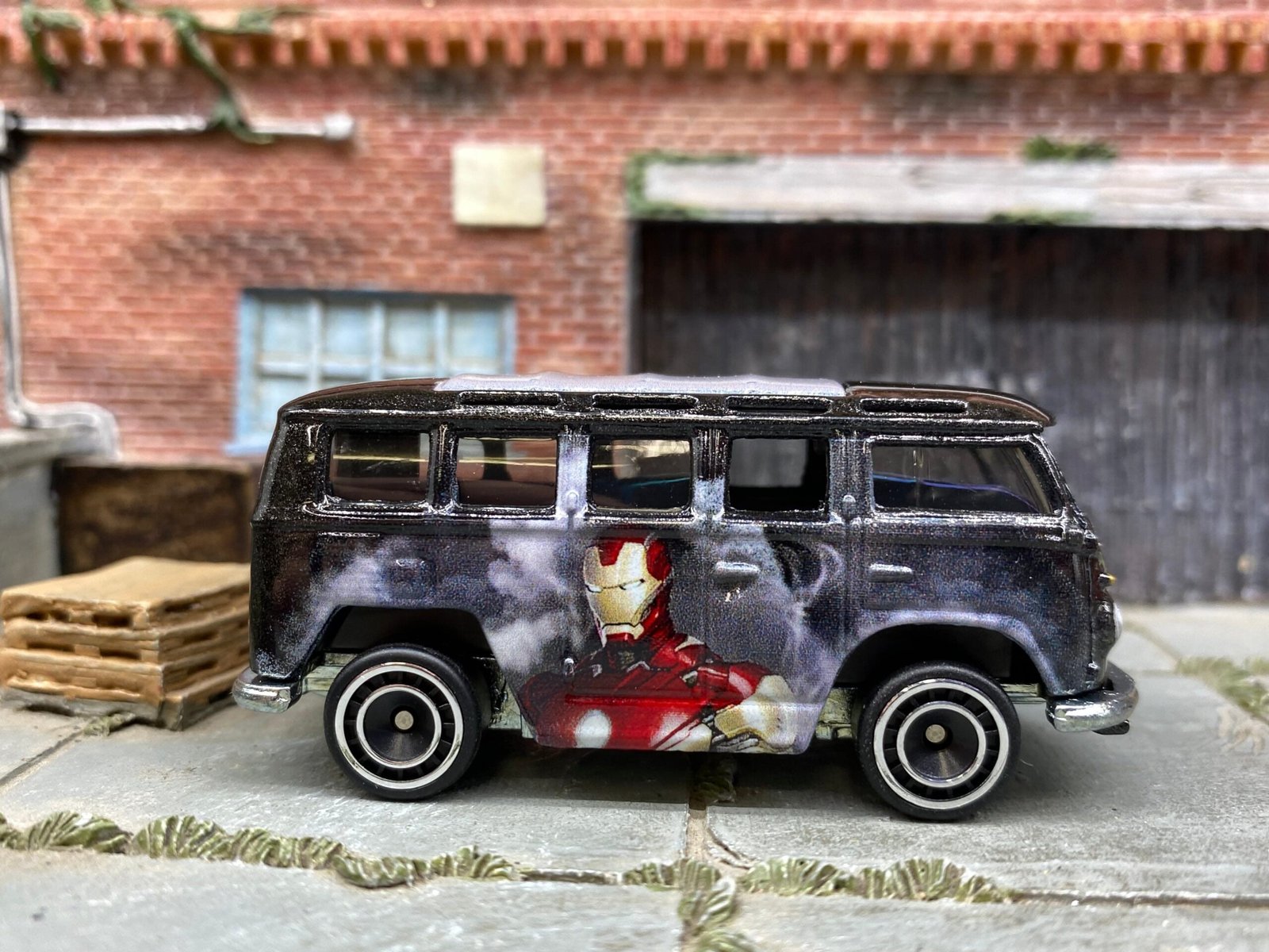 Loose Hot Wheels VW Volkswagen Deluxe Station Wagon Dressed in Ironman Gray Livery Real Riders