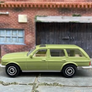 Loose Matchbox - 1980 Mercedes-Benz W123 Wagon - Green