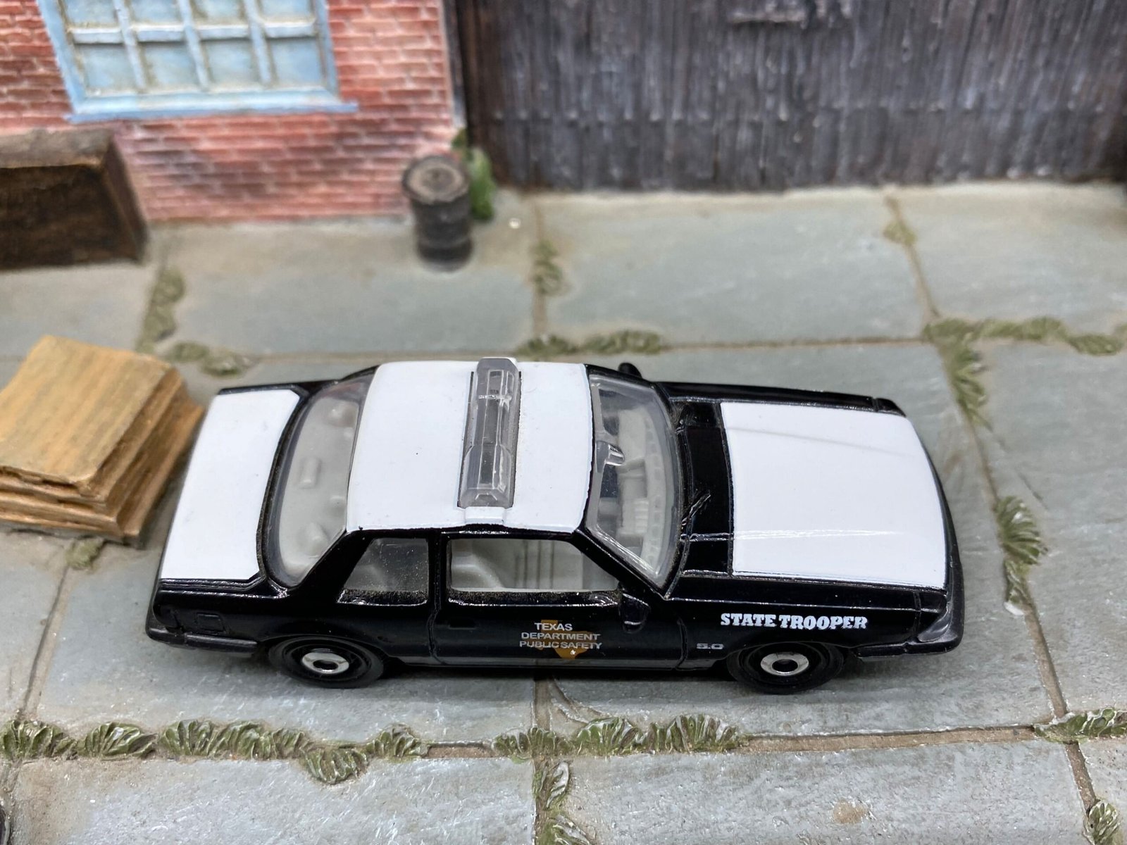 Loose Matchbox - 1993 Ford Mustang LX SSP Coupe - Black and White Texas State Trooper - Image 2