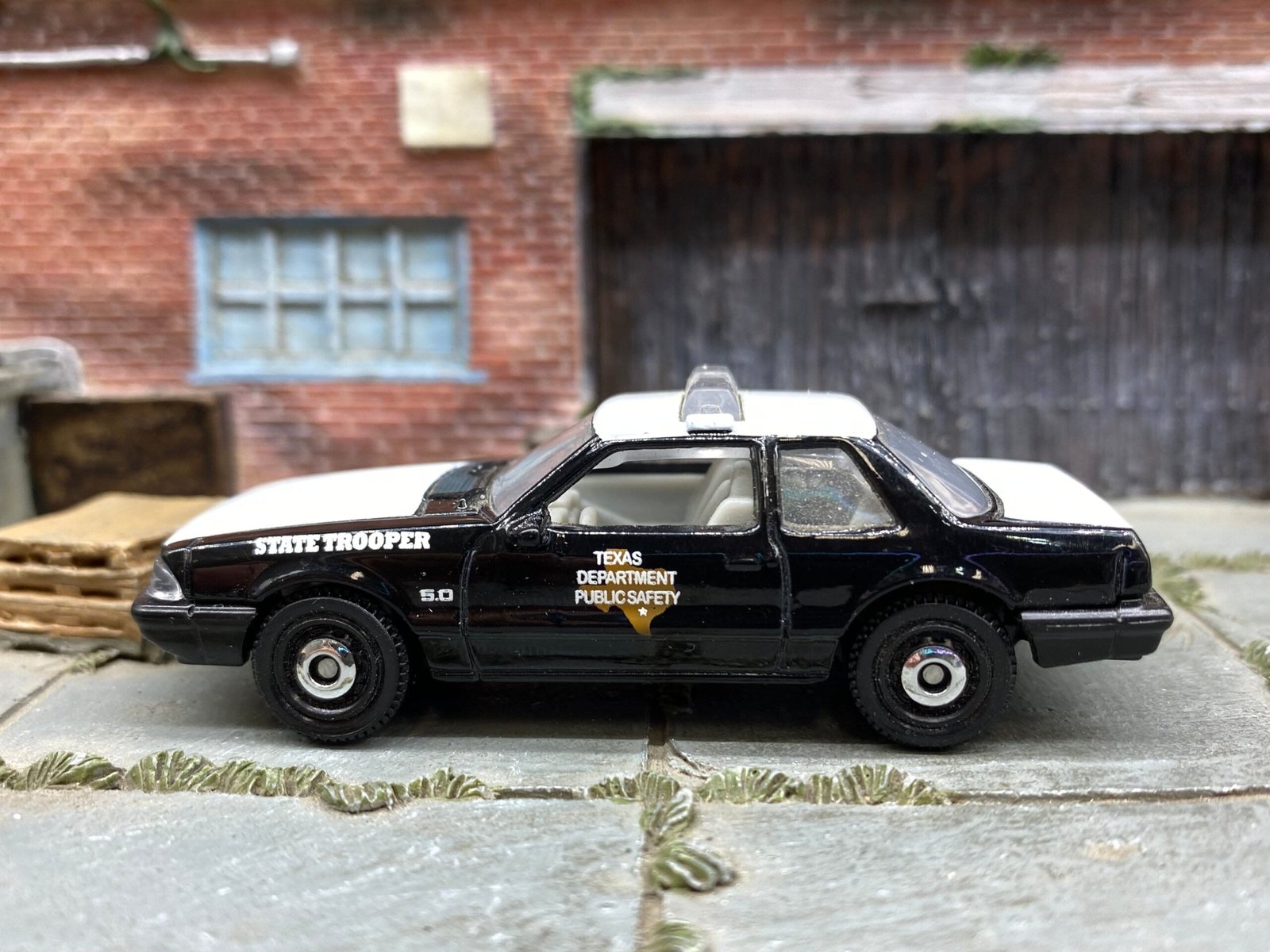 Loose Matchbox - 1993 Ford Mustang LX SSP Coupe - Black and White Texas State Trooper - Image 3